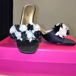 Women's Black and White Floral Slide Sandals